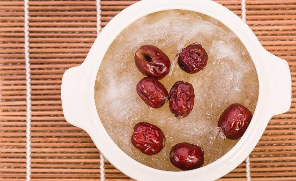 什么時(shí)候吃燕窩發(fā)揮的作用較好？在吃燕窩時(shí)需要注意哪些問(wèn)題？